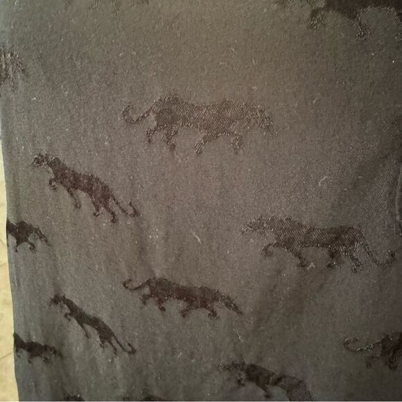 H&M Black Sleeveless Tank with Subtle Panther Pattern - Size M - Picture 3 of 8